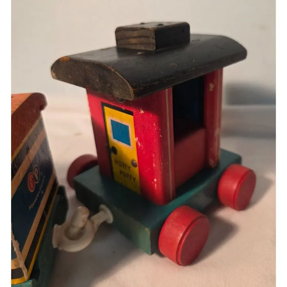 Vintage Fisher-Price Huffy Puffy Wooden Pull Train 4 Car Set No. 999 Railroad